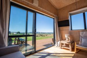 A seating area at Cosy Studio with a View
