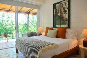Tree Nestnido 2- Ocean View- 5 Min Walk To Beac客房内的一张或多张床位
