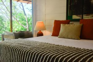 Tree Nestnido 2- Ocean View- 5 Min Walk To Beac客房内的一张或多张床位