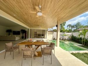 Hồ bơi trong/gần The Private Pool Villas