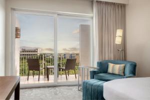 Postel nebo postele na pokoji v ubytování Courtyard by Marriott Kingston, Jamaica