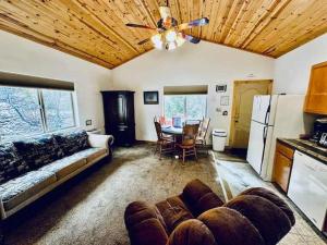 a living room with a couch and a table in it at Yosemite Woods Duplex in Yosemite-Upper Unit in Yosemite West