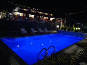 Bazén v ubytování Annapurna Forest Resort nebo v jeho okolí