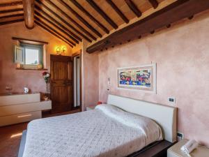 Posteľ alebo postele v izbe v ubytovaní Villa in Cortona with Private Pool