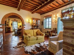 Posedenie v ubytovaní Villa in Cortona with Private Pool