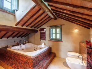 Kúpeľňa v ubytovaní Villa in Cortona with Private Pool