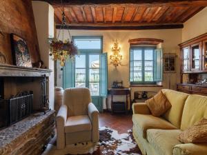 Posedenie v ubytovaní Villa in Cortona with Private Pool