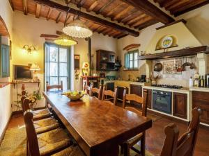 Kuchyňa alebo kuchynka v ubytovaní Villa in Cortona with Private Pool