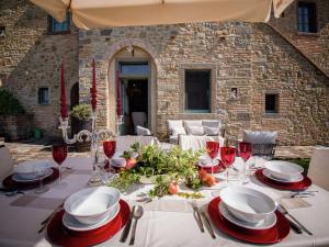 Reštaurácia alebo iné gastronomické zariadenie v ubytovaní Villa in Cortona with Private Pool