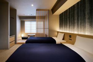 Postel nebo postele na pokoji v ubytování Minn Karasuma Gojo Kyoto Station North