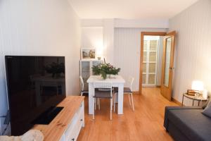 TV a/nebo společenská místnost v ubytování Encanto Puertochico - Céntrico y con Netflix gratis