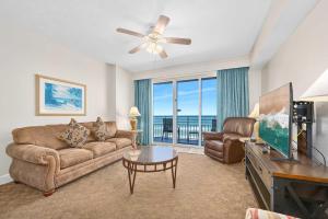 Et tv og/eller underholdning på Beachfront Luxury Villa Ocean Walk Resort Daytona