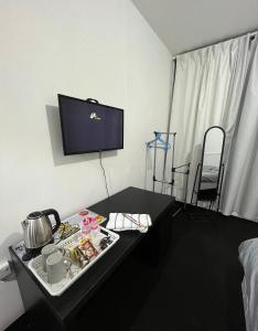 Televiisor ja/või meelelahutuskeskus majutusasutuses Managa-naga Room901 near Abu Dhabi Mall