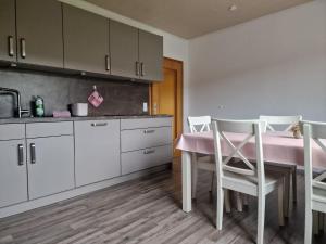 Η κουζίνα ή μικρή κουζίνα στο Ferienwohnung Mühlenweg +7 φωτογραφίες