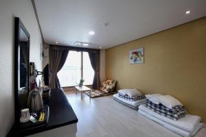 Gallery image of Dorcas Tourist Hostel in Tongyeong