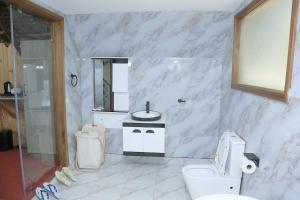 Vannituba majutusasutuses The Giraffe Cottages