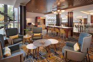 Posezení v ubytování TownePlace Suites by Marriott London