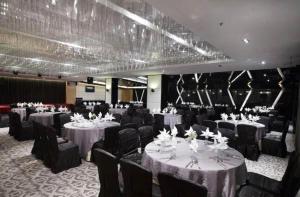 Restoran või mõni muu söögikoht majutusasutuses Horizon Hotel