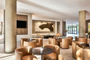 TV a/nebo společenská místnost v ubytování AC Hotel by Marriott Irvine