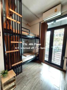 Feel Good Hostel bk客房内的一张或多张床位