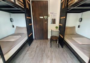 Feel Good Hostel bk客房内的一张或多张床位