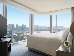 Voodi või voodid majutusasutuse The St. Regis Shenzhen Bao'an toas