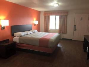 Postel nebo postele na pokoji v ubytování Motel 6-Waco, TX