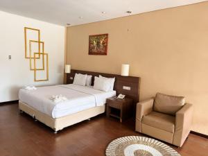 Ένα ή περισσότερα κρεβάτια σε δωμάτιο στο Hotel Ompu Herti