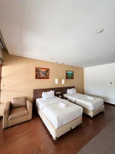 Ένα ή περισσότερα κρεβάτια σε δωμάτιο στο Hotel Ompu Herti