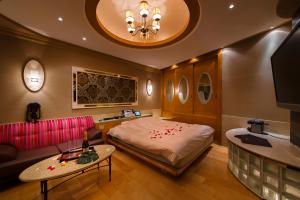 Tempat tidur dalam kamar di HOTEL PAL Otsuka -Adult Only-