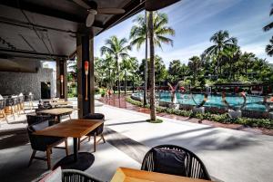Bazén v ubytování Ramada Resort by Wyndham Khao Lak nebo v jeho okolí
