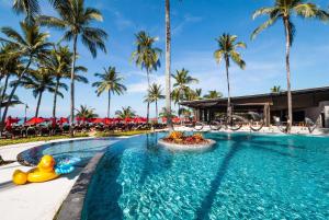 Bazén v ubytování Ramada Resort by Wyndham Khao Lak nebo v jeho okolí