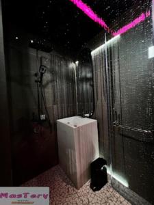 Ένα μπάνιο στο Mastery Hotel Nhà Bè +39 φωτογραφίες