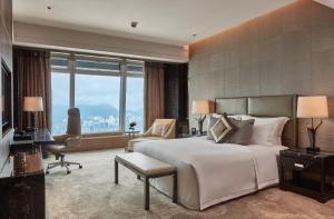 A bed or beds in a room at The Ritz-Carlton, Hong Kong