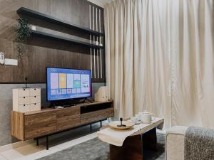 a living room with a television and a coffee table at Cozy Kenwingston Platz KL 2-5 Pax 2BR & 2BR FrePakin Netflix 2802 in Kuala Lumpur