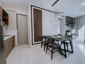 a kitchen with a dining room table and chairs at Cozy Kenwingston Platz KL 2-5 Pax 2BR & 2BR FrePakin Netflix 2802 in Kuala Lumpur