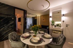 Część wypoczynkowa w obiekcie Apartamenty Fenomen - Premium Porto Nadmorskie Tarasy w Kołobrzegu