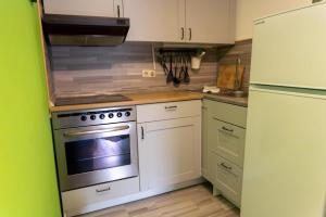 Η κουζίνα ή μικρή κουζίνα στο NEU! Reiterhof Finkenmühle Fewo Boris mit Balkon