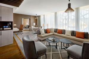 Χώρος καθιστικού στο Rabat Marriott Hotel