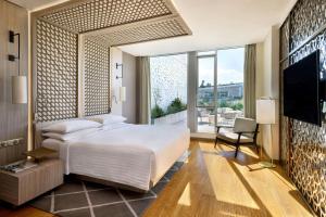 Ένα ή περισσότερα κρεβάτια σε δωμάτιο στο Rabat Marriott Hotel