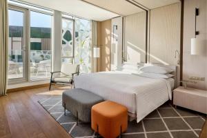 Ένα ή περισσότερα κρεβάτια σε δωμάτιο στο Rabat Marriott Hotel