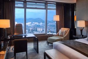 A seating area at The Ritz-Carlton, Hong Kong