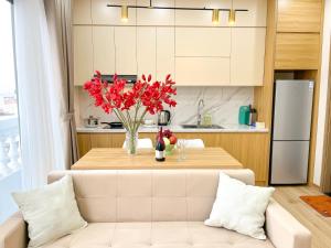 Kuchyň nebo kuchyňský kout v ubytování Amazing Housing Lạc Long Quân