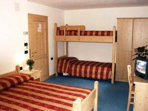 Postel nebo postele na pokoji v ubytování Hotel Chalet Genziana