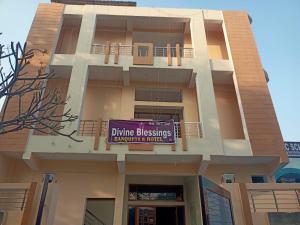 a building with a sign that reads divine blessingsgraduate school at Divine Blessings Banquet and Hotel in Prayagraj