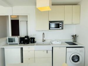 Dapur atau dapur kecil di Ty Talmor, studio vue mer exceptionnelle +11 gambar