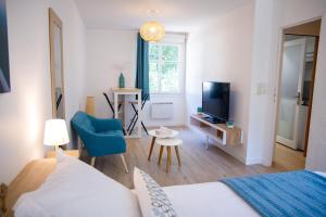 TV a/nebo společenská místnost v ubytování Le Clos des Lilas