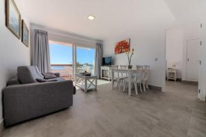 a living room with a couch and a table at Villas Flamenco Beach Conil in Conil de la Frontera