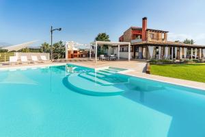 Bazén v ubytování Villa Cielo nebo v jeho okolí