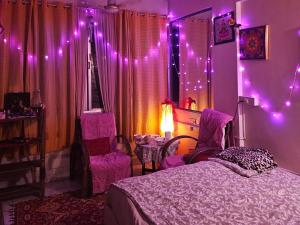 Postel nebo postele na pokoji v ubytování Laxmi Happy Home in Pune
